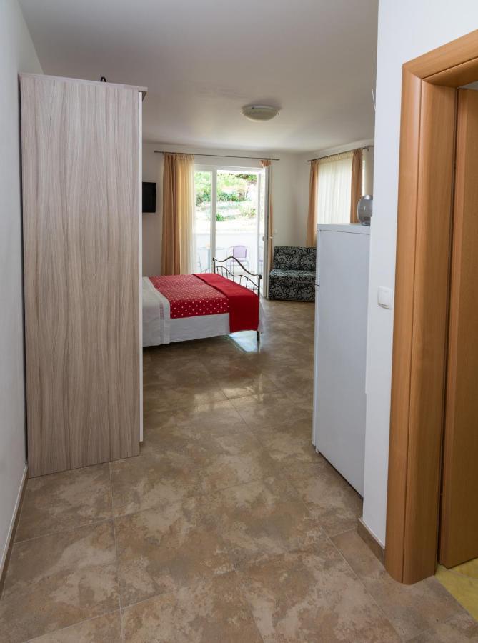 Apartments Veronika Đảo Pag Ngoại thất bức ảnh