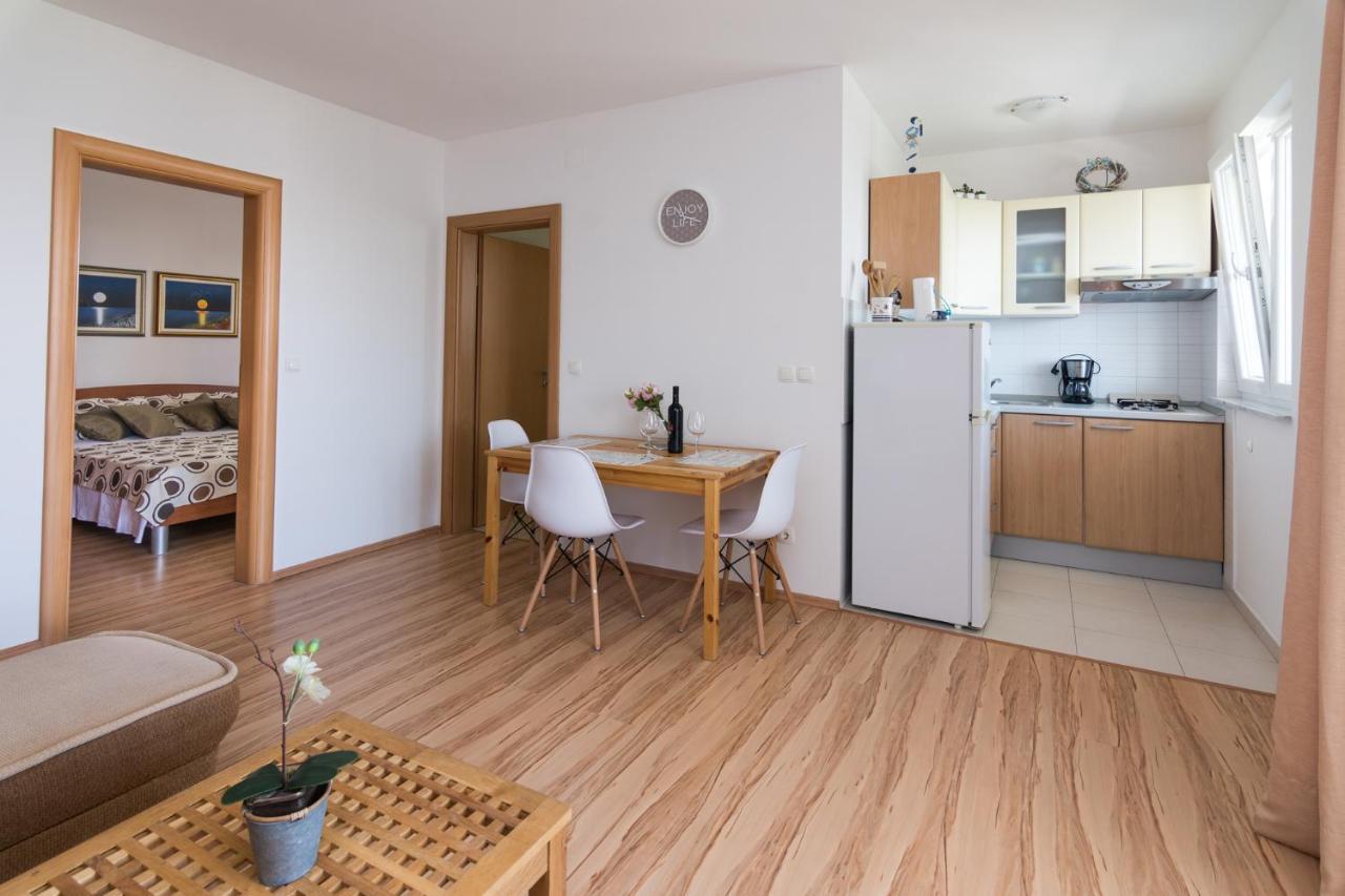 Apartments Veronika Đảo Pag Ngoại thất bức ảnh