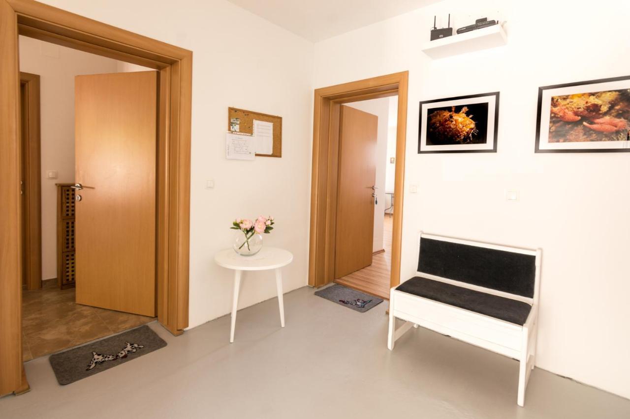 Apartments Veronika Đảo Pag Ngoại thất bức ảnh