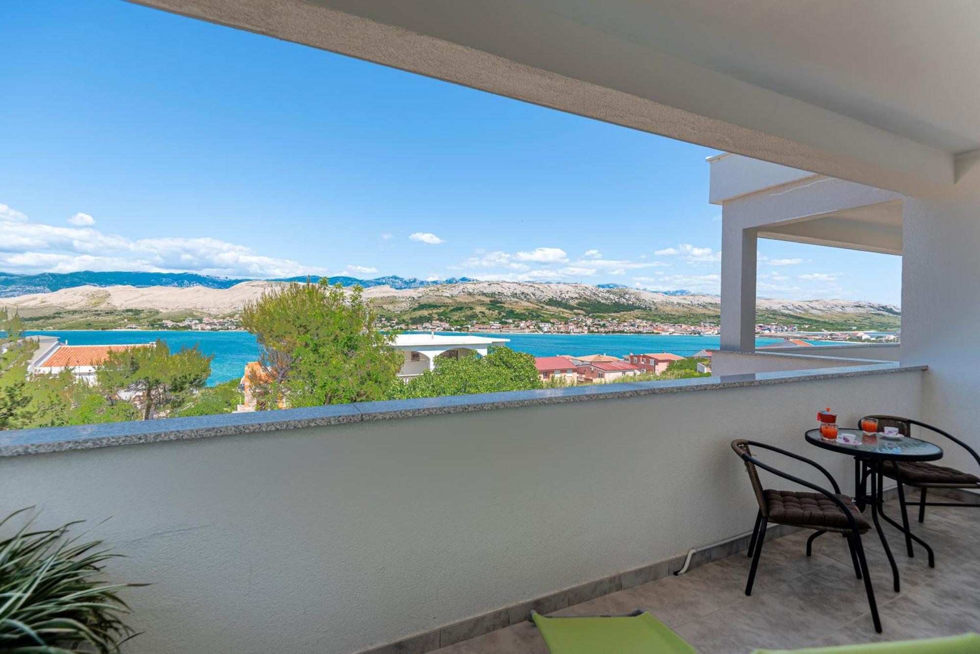 Apartments Veronika Đảo Pag Ngoại thất bức ảnh