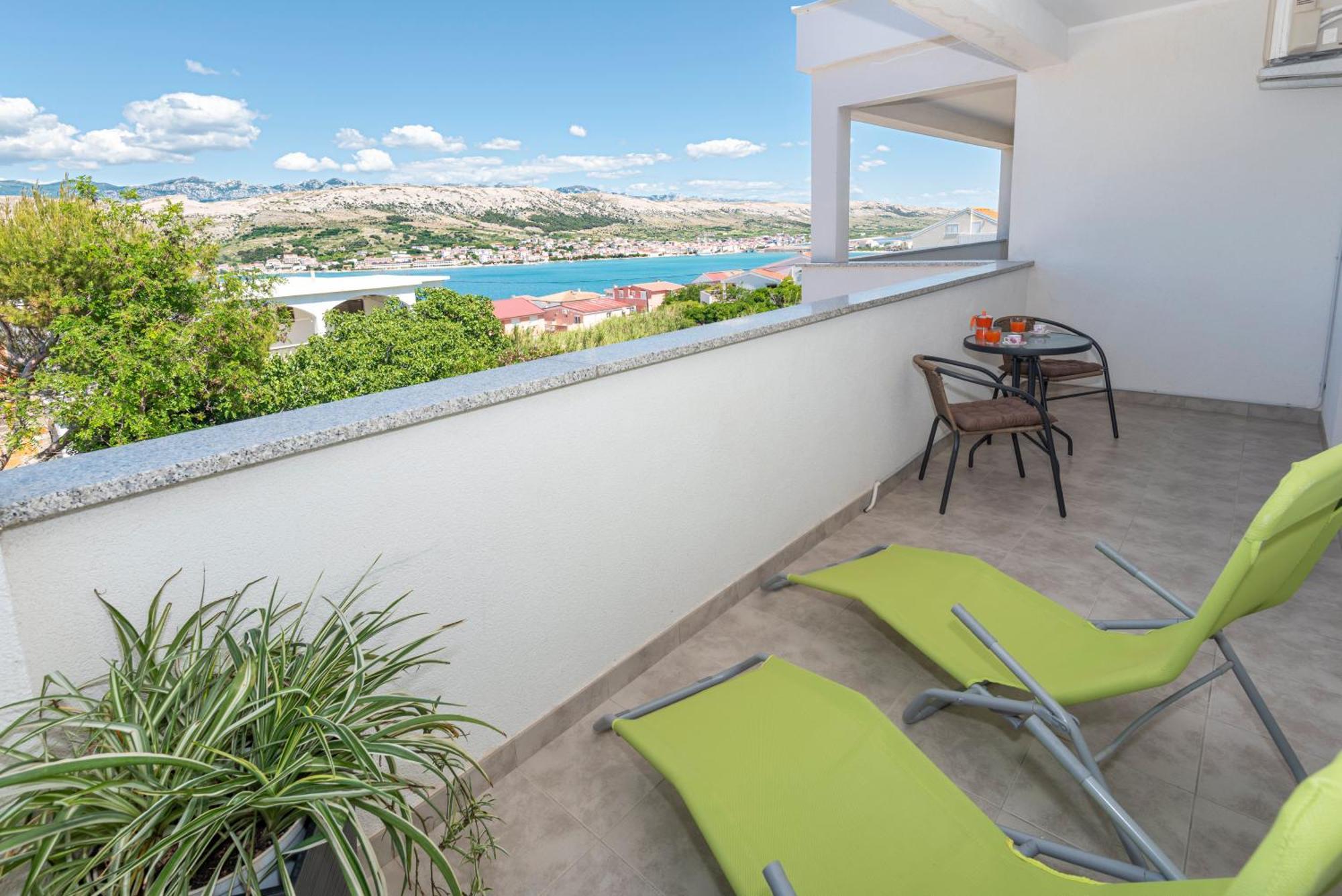 Apartments Veronika Đảo Pag Ngoại thất bức ảnh