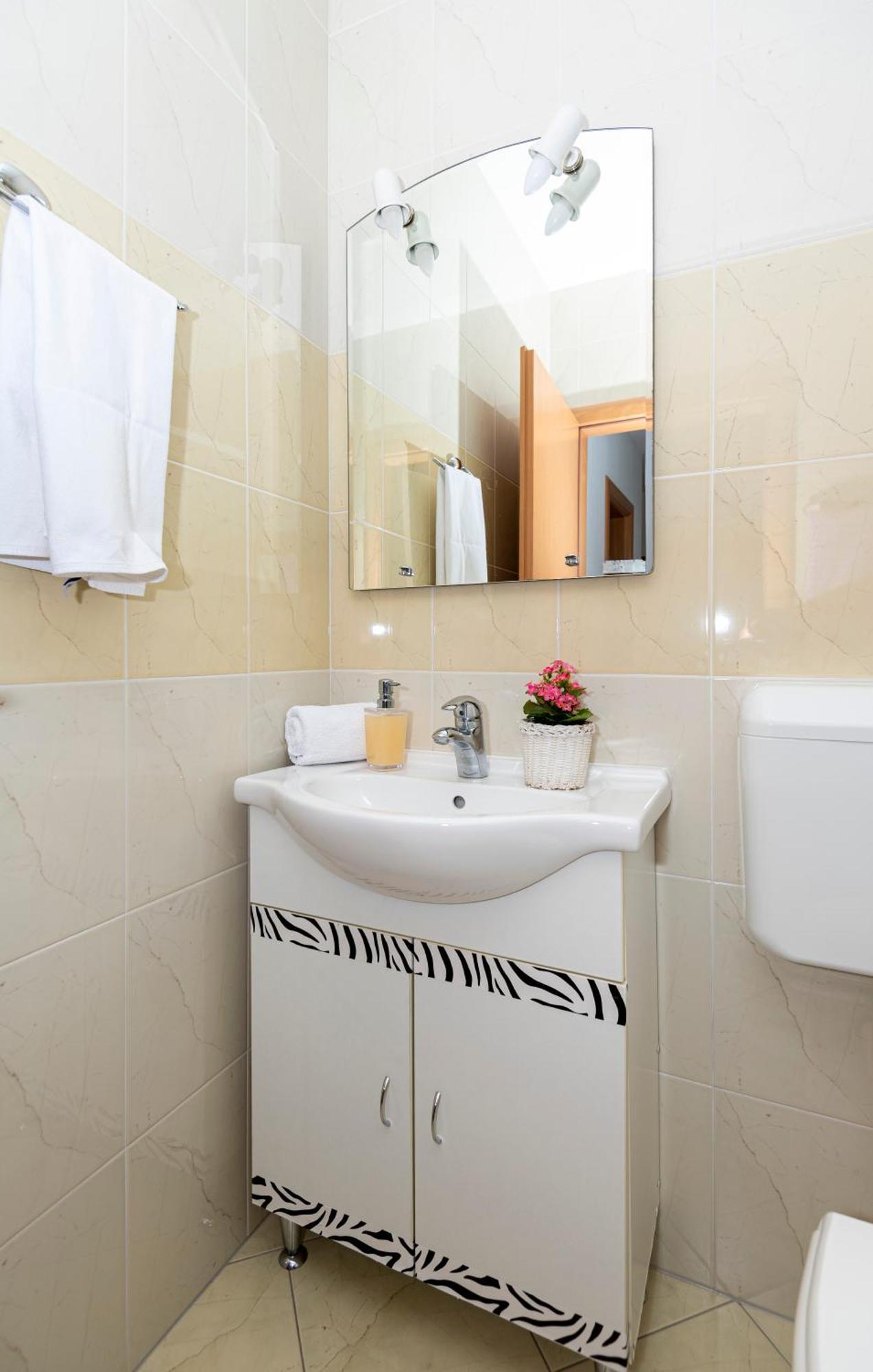 Apartments Veronika Đảo Pag Ngoại thất bức ảnh